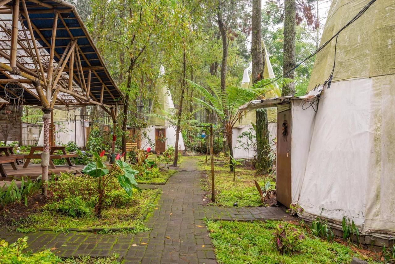 Reddoorz @ Apache Camp Hotell Batu  Eksteriør bilde